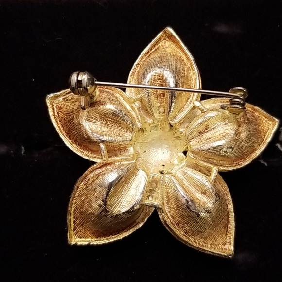 Vintage Flower Pin - Picture 4 of 9